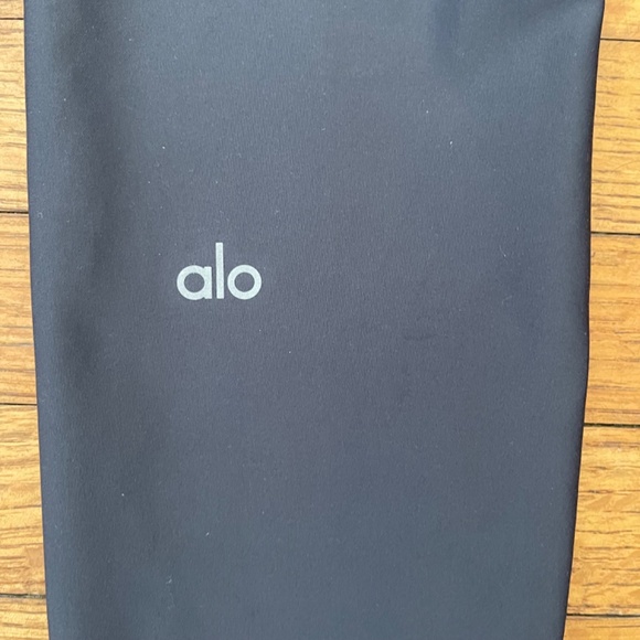 Alo Yoga High-Waist Airlift 7/8 Leggings - Picture 7 of 9